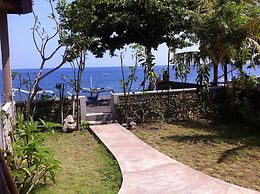 Amed Sari Beach Guesthouse