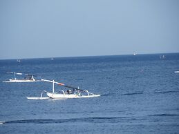 Amed Sari Beach Guesthouse