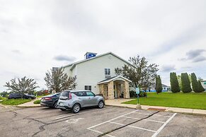 Evansville Inn & Suites By OYO