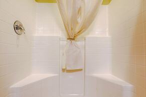 Evansville Inn & Suites By OYO