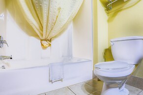 Evansville Inn & Suites By OYO