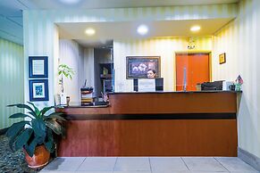 Evansville Inn & Suites By OYO