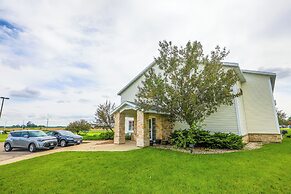 Evansville Inn & Suites By OYO