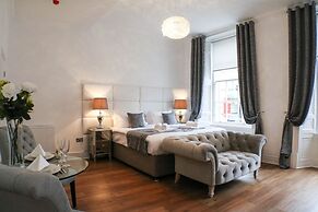 Edinburgh Castle Apartments and Suites
