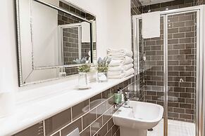 Edinburgh Castle Apartments and Suites