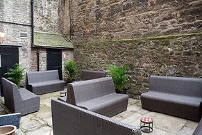 Edinburgh Castle Apartments and Suites