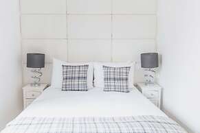 Edinburgh Castle Apartments and Suites