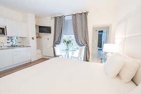 Edinburgh Castle Apartments and Suites