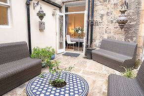 Edinburgh Castle Apartments and Suites