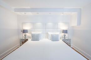 Edinburgh Castle Apartments and Suites