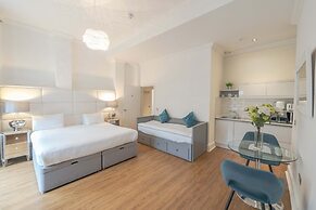 Edinburgh Castle Apartments and Suites