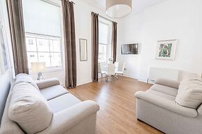 Edinburgh Castle Apartments and Suites