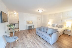 Edinburgh Castle Apartments and Suites