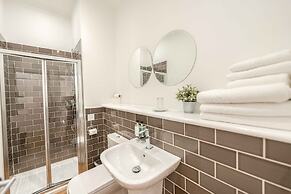 Edinburgh Castle Apartments and Suites