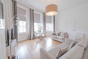 Edinburgh Castle Apartments and Suites