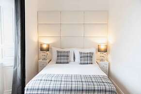 Edinburgh Castle Apartments and Suites