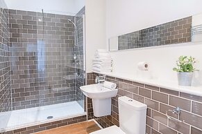 Edinburgh Castle Apartments and Suites