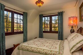 Castle on Glen - 3 Bedroom Home