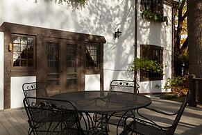 Castle on Glen - 3 Bedroom Home