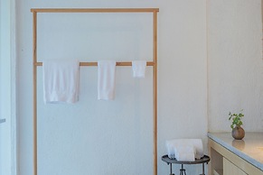 Arro Khampa by Zinc Journey Lijiang