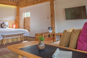 Arro Khampa by Zinc Journey Lijiang