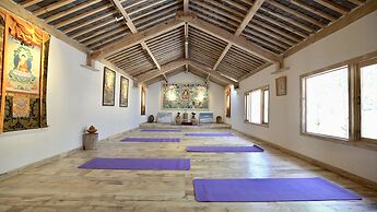 Arro Khampa by Zinc Journey Lijiang