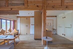 Arro Khampa by Zinc Journey Lijiang