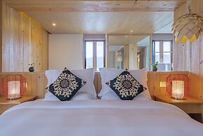 Arro Khampa by Zinc Journey Lijiang