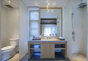 Arro Khampa by Zinc Journey Lijiang