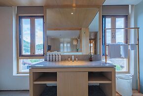 Arro Khampa by Zinc Journey Lijiang