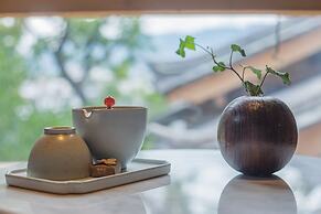 Arro Khampa by Zinc Journey Lijiang