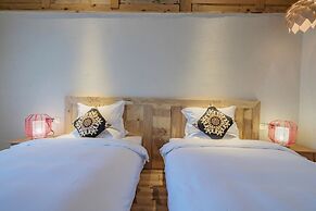 Arro Khampa by Zinc Journey Lijiang