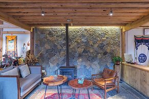 Arro Khampa by Zinc Journey Lijiang