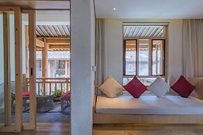 Arro Khampa by Zinc Journey Lijiang