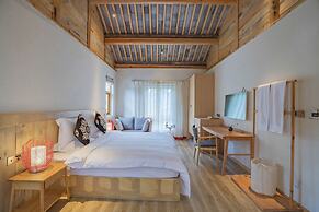 Arro Khampa by Zinc Journey Lijiang