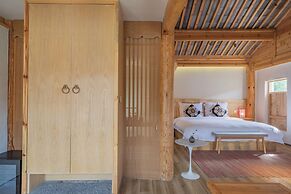 Arro Khampa by Zinc Journey Lijiang