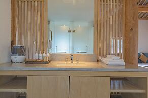 Arro Khampa by Zinc Journey Lijiang