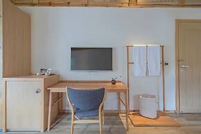 Arro Khampa by Zinc Journey Lijiang