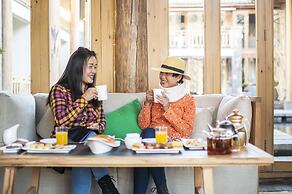 Arro Khampa by Zinc Journey Lijiang