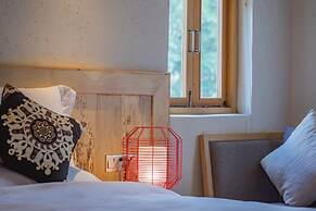 Arro Khampa by Zinc Journey Lijiang