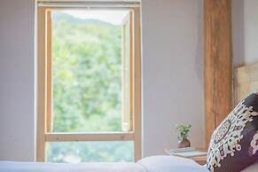 Arro Khampa by Zinc Journey Lijiang