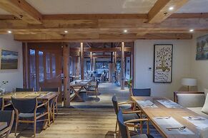 Arro Khampa by Zinc Journey Lijiang