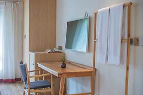 Arro Khampa by Zinc Journey Lijiang