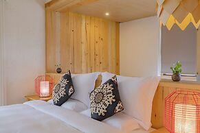 Arro Khampa by Zinc Journey Lijiang