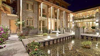 Arro Khampa by Zinc Journey Lijiang