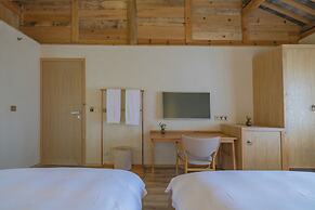 Arro Khampa by Zinc Journey Lijiang