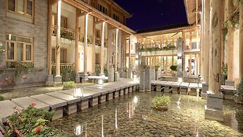 Arro Khampa by Zinc Journey Lijiang