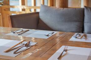 Arro Khampa by Zinc Journey Lijiang