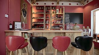 Arro Khampa by Zinc Journey Lijiang