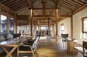 Arro Khampa by Zinc Journey Lijiang